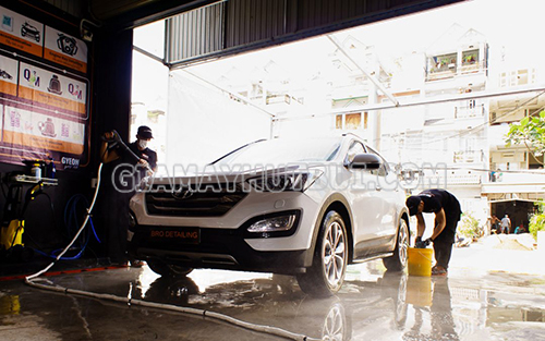 Máy rửa xe ô tô là thiết bị quan trọng trong cửa hàng rửa xe